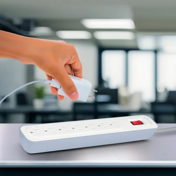 Multicontacto de 7 entradas vertícales con interruptor