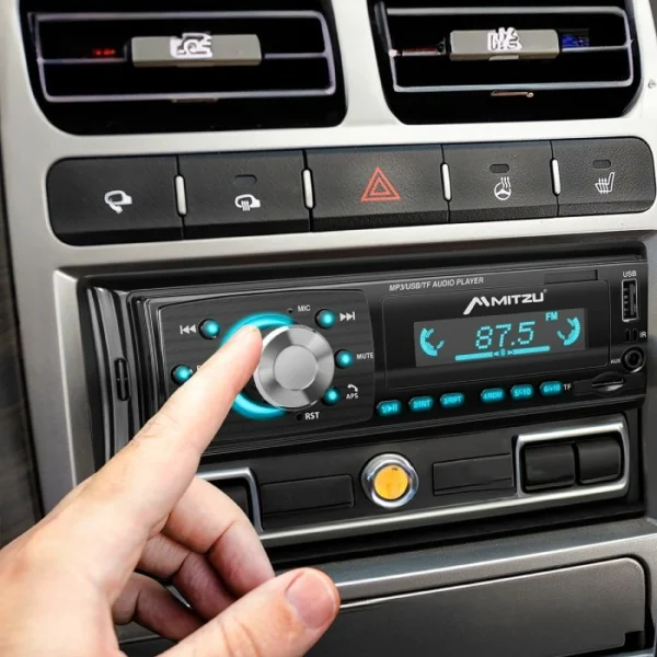 Autoestéreo digital FM con Bluetooth 4 x 50 W y manos libres